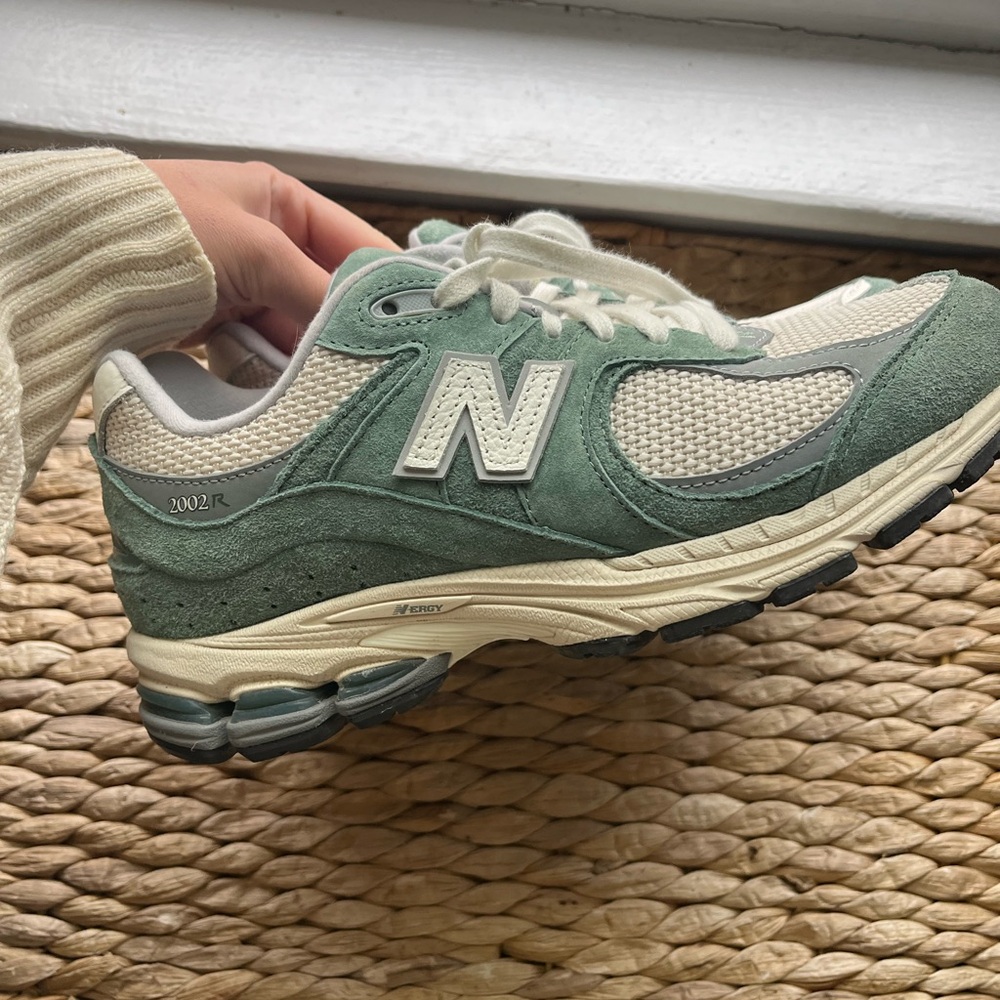 New Balance 2002R